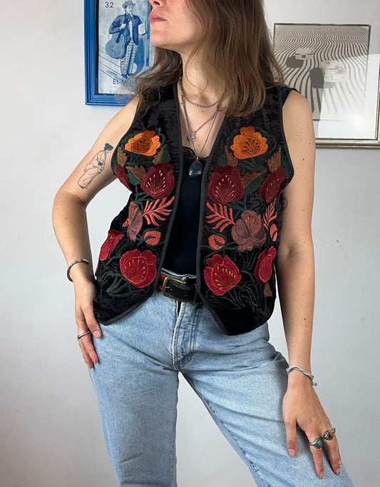 Gilet guatemalteco con ricami floreali