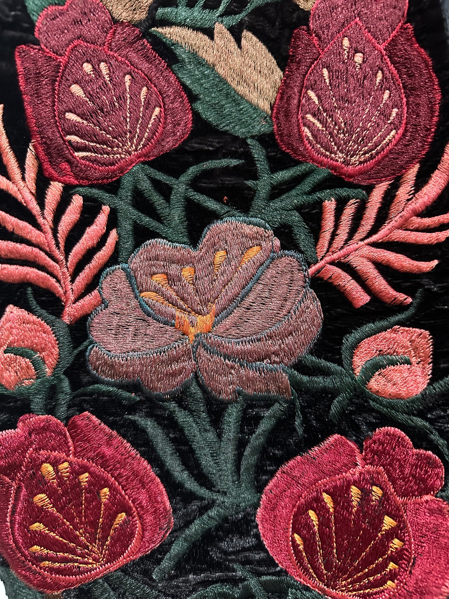 Gilet guatemalteco con ricami floreali