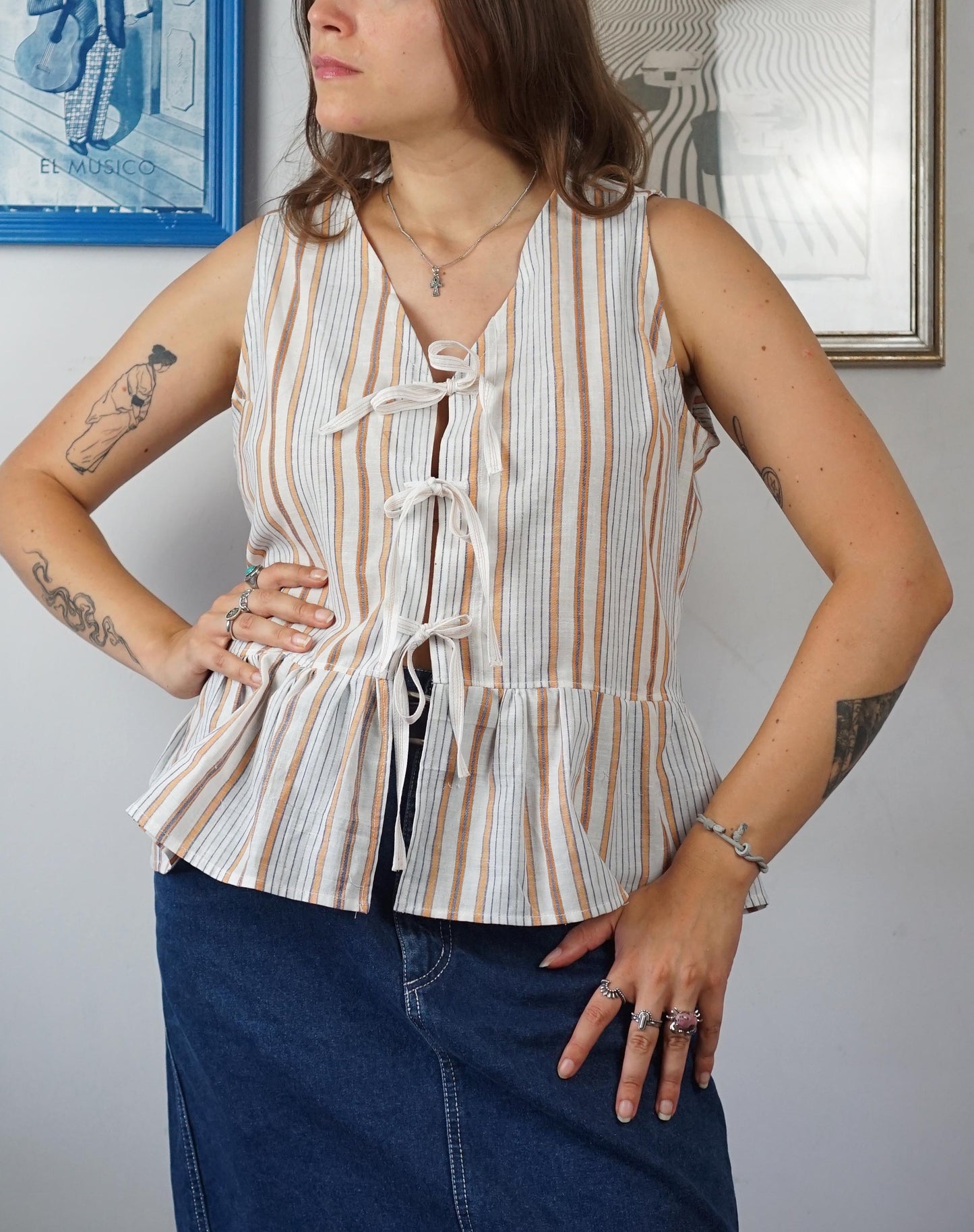 Camicetta a righe in cotone upcycled con laccetti sul davanti