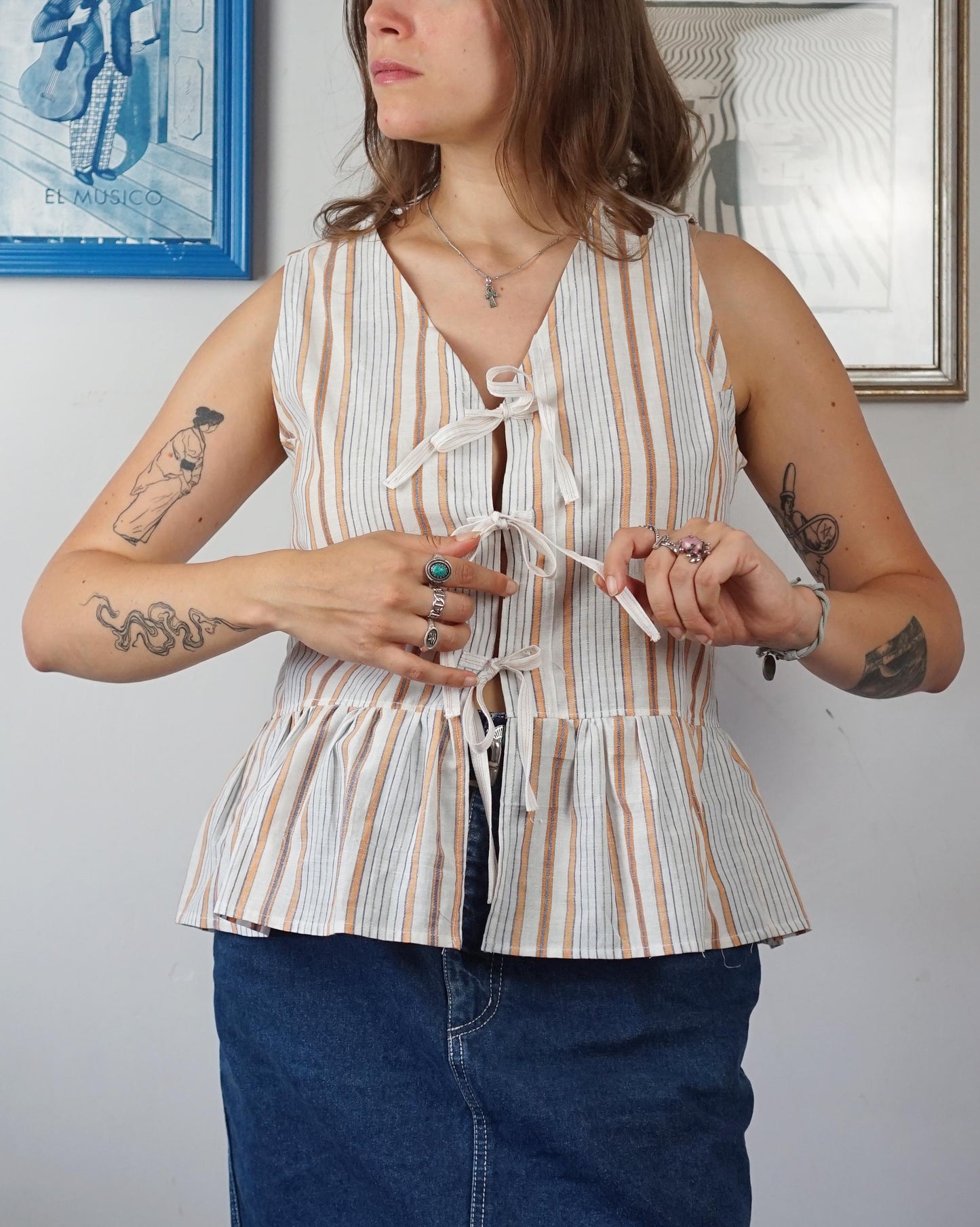 Camicetta a righe in cotone upcycled con laccetti sul davanti