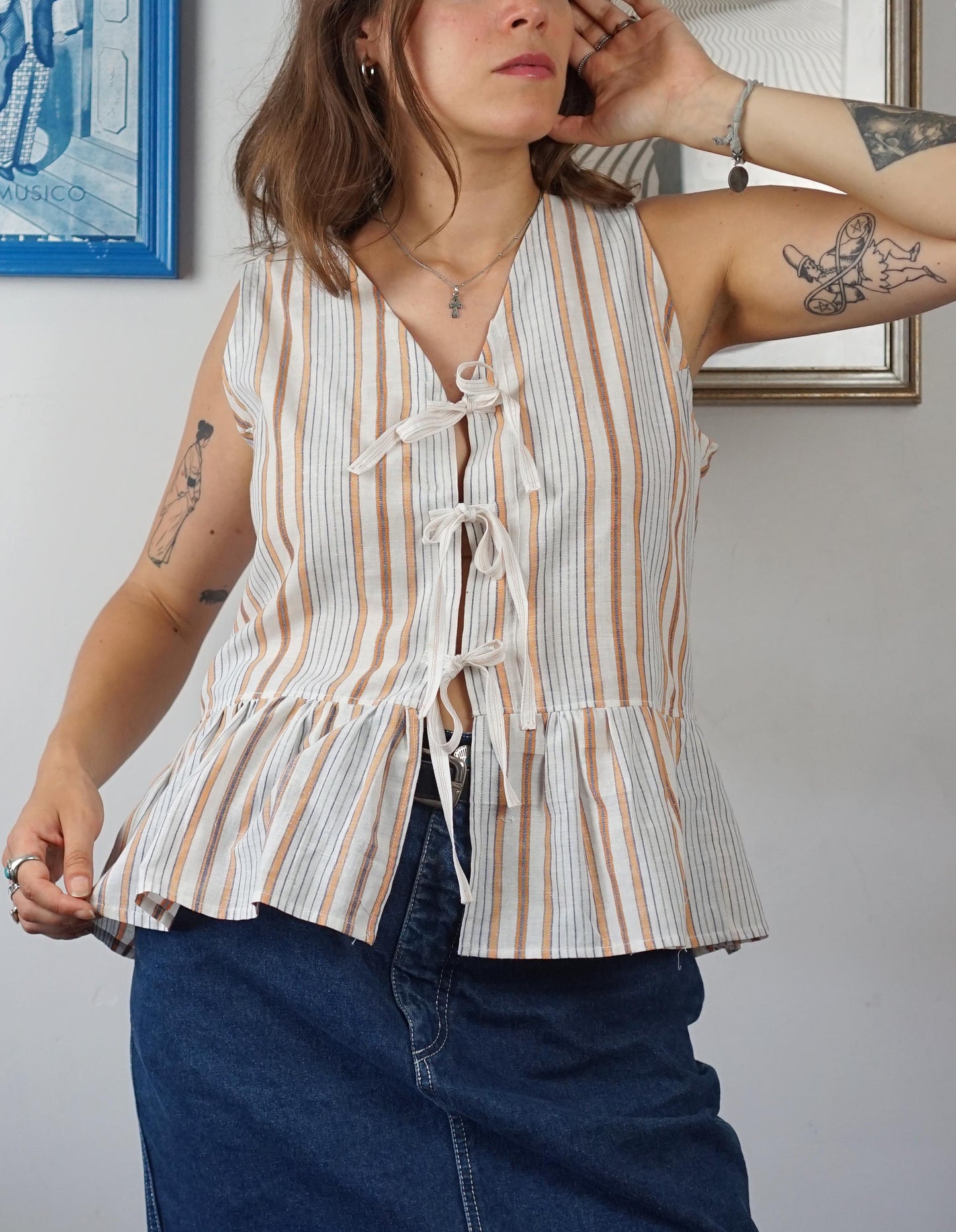 Camicetta a righe in cotone upcycled con laccetti sul davanti