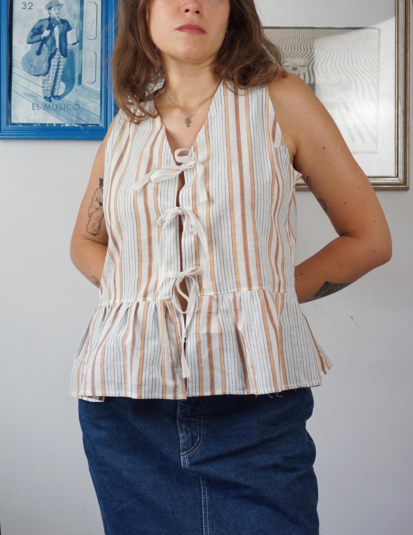 Camicetta a righe in cotone upcycled con laccetti sul davanti