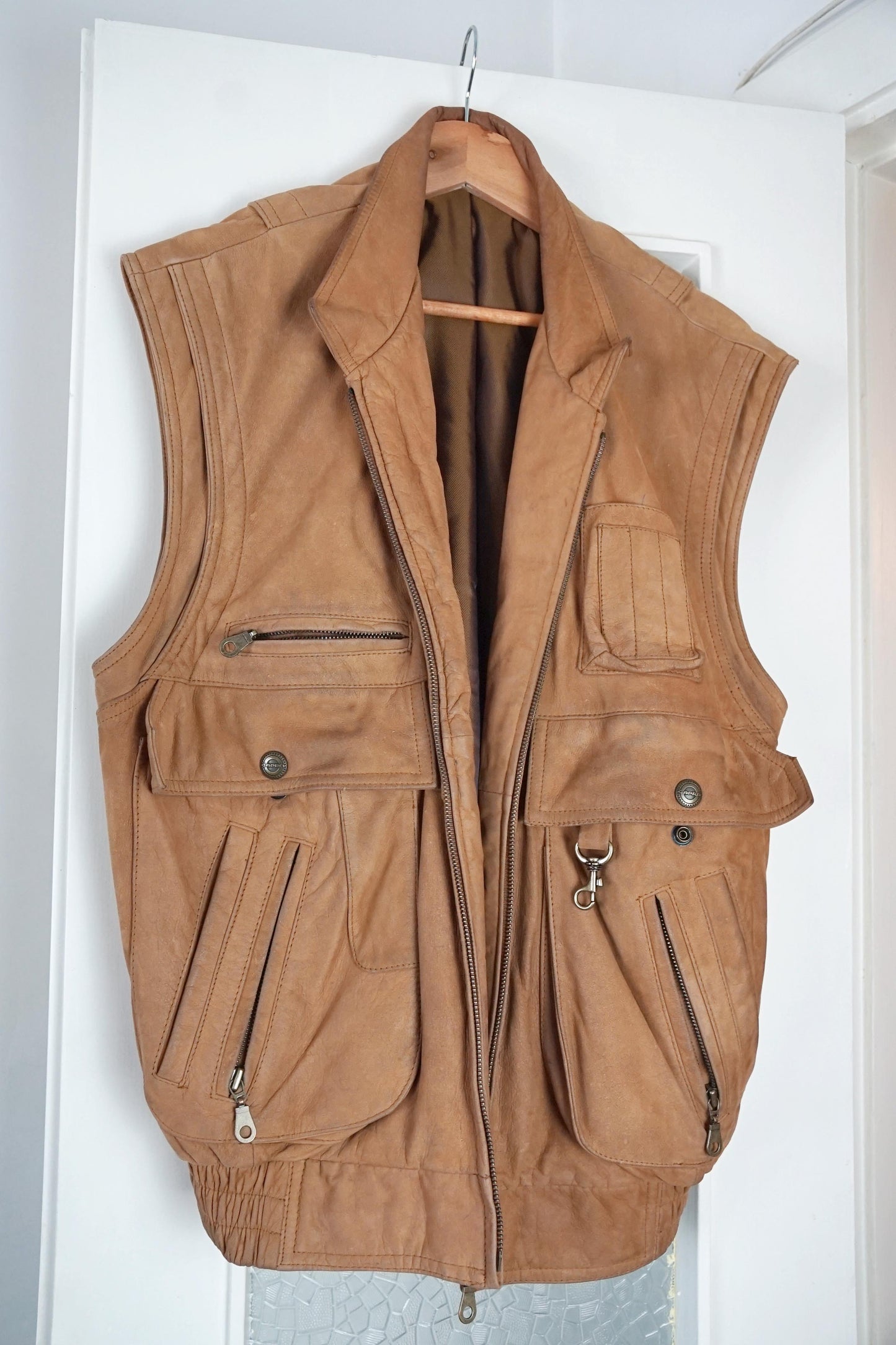 Gilet 8 tasche in pelle marrone